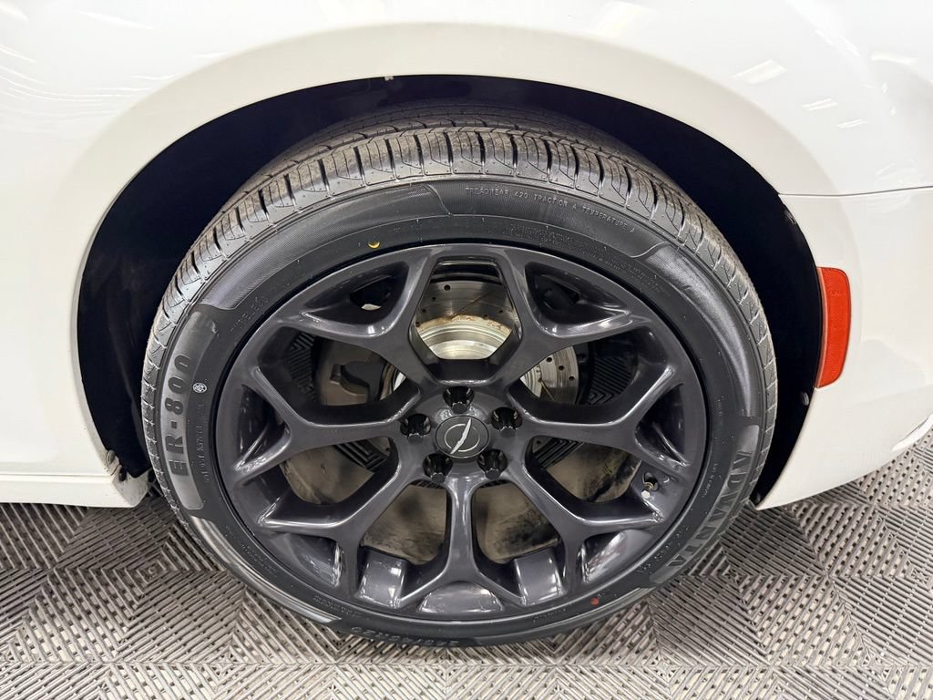 Used 2019 Chrysler 300 Touring w/ Sport Appearance Package RWD image 18