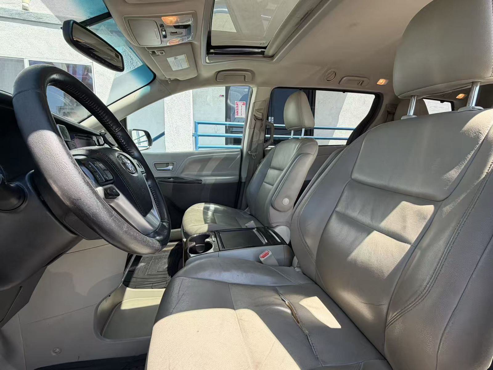 Used 2016 Toyota Sienna XLE w/ XLE Navigation Package FWD image 7