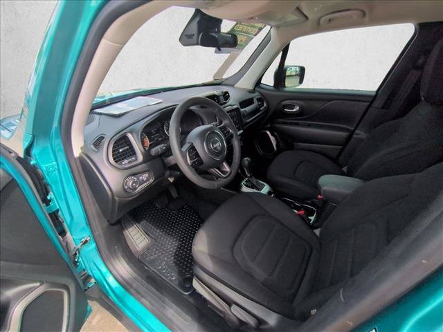 Certified 2022 Jeep Renegade Latitude AWD/4WD image 9