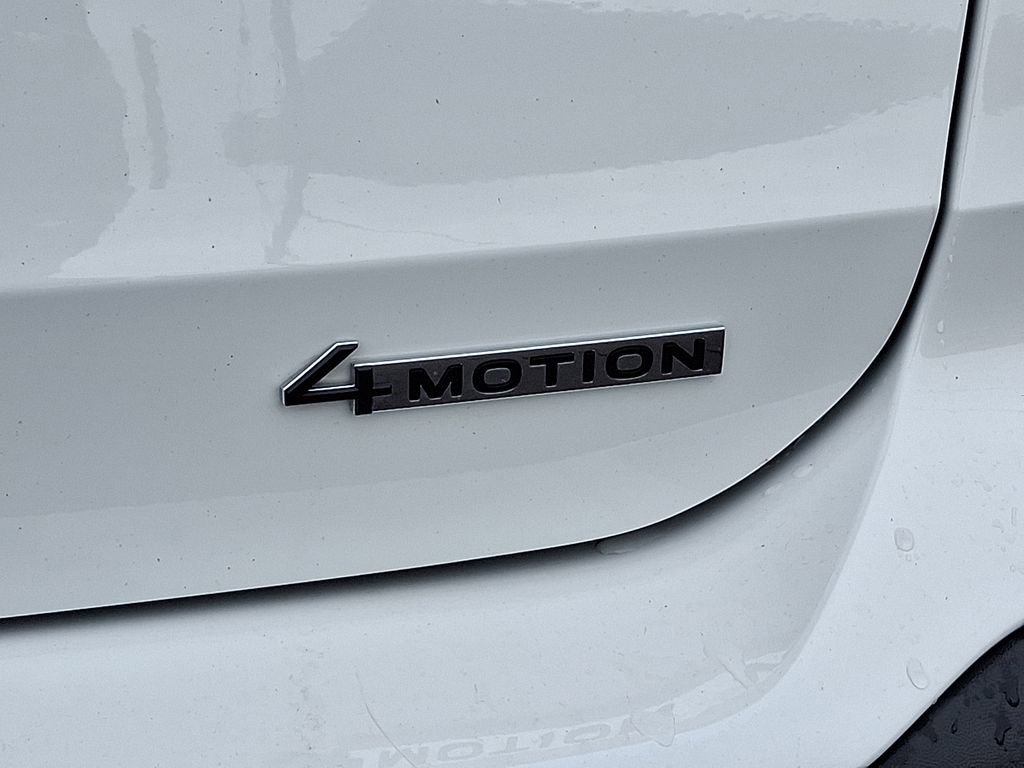 Certified 2025 Volkswagen Taos SE AWD/4WD image 34