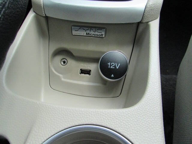 Used 2015 Ford Fiesta SE FWD image 14