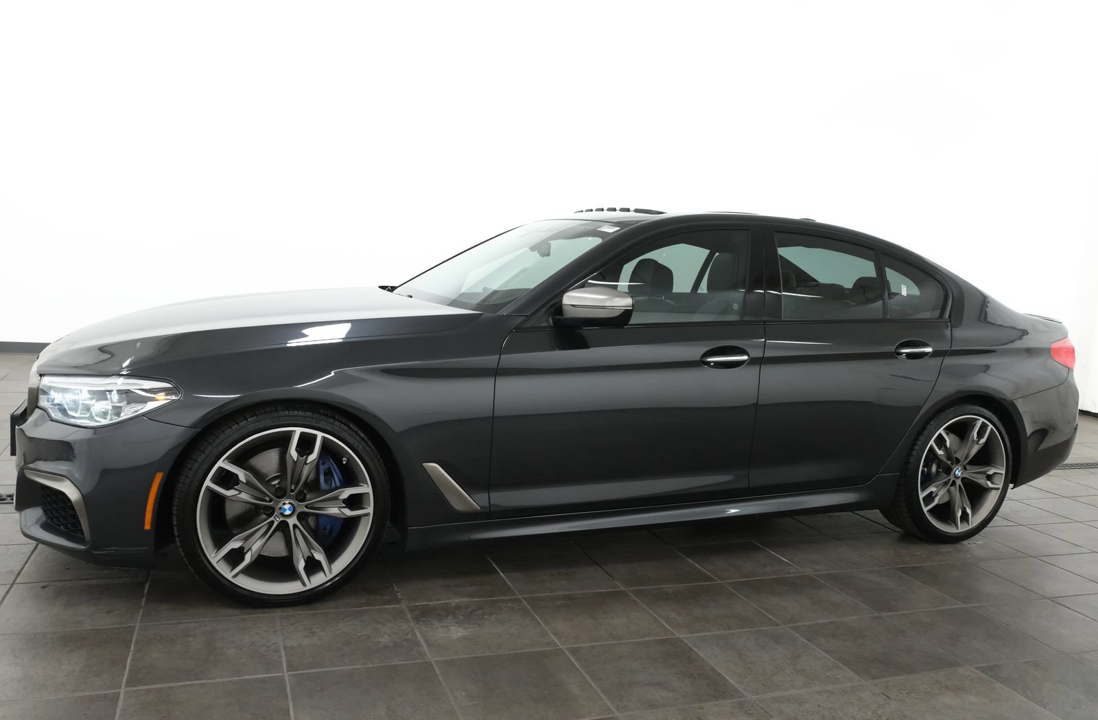 Used 2018 BMW M550i xDrive AWD/4WD image 3