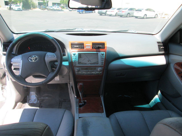 Used 2011 Toyota Camry XLE w/ SE/XLE Extra-Value Pkg image 11