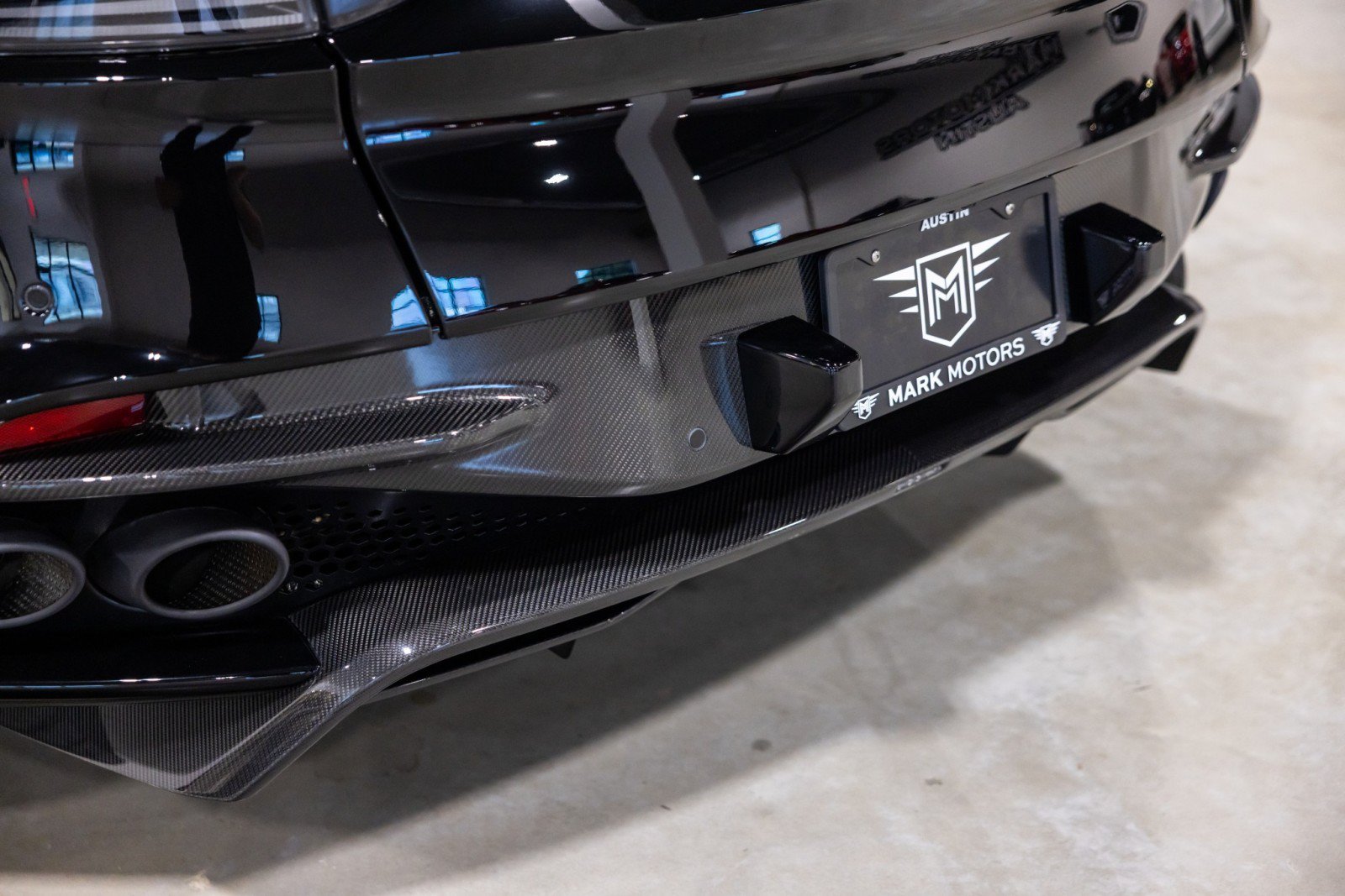 Used 2022 Aston Martin DBS Superleggera RWD image 15
