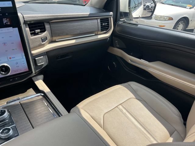 Used 2023 Ford Expedition Limited AWD/4WD image 17