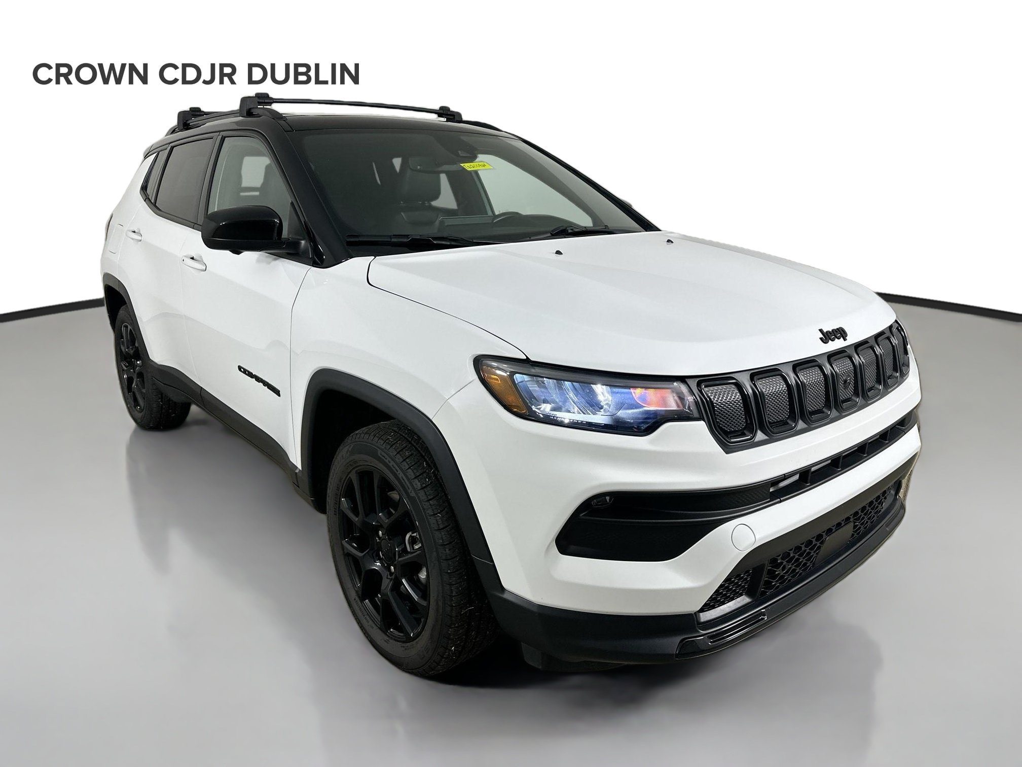 Used 2022 Jeep Compass Latitude w/ Sun and Sound Group AWD/4WD image 3