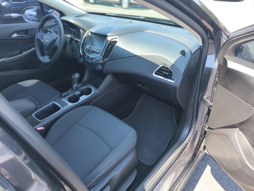 Used 2017 Chevrolet Cruze LT w/ Convenience Package FWD image 34