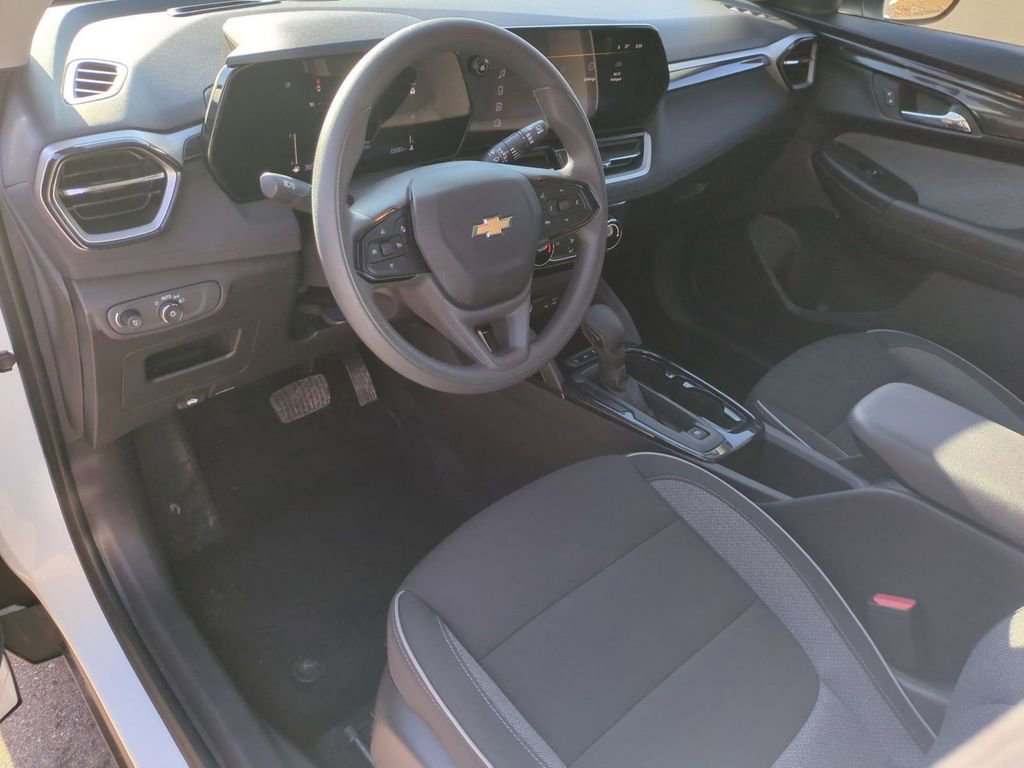 Used 2025 Chevrolet TrailBlazer LT FWD image 10