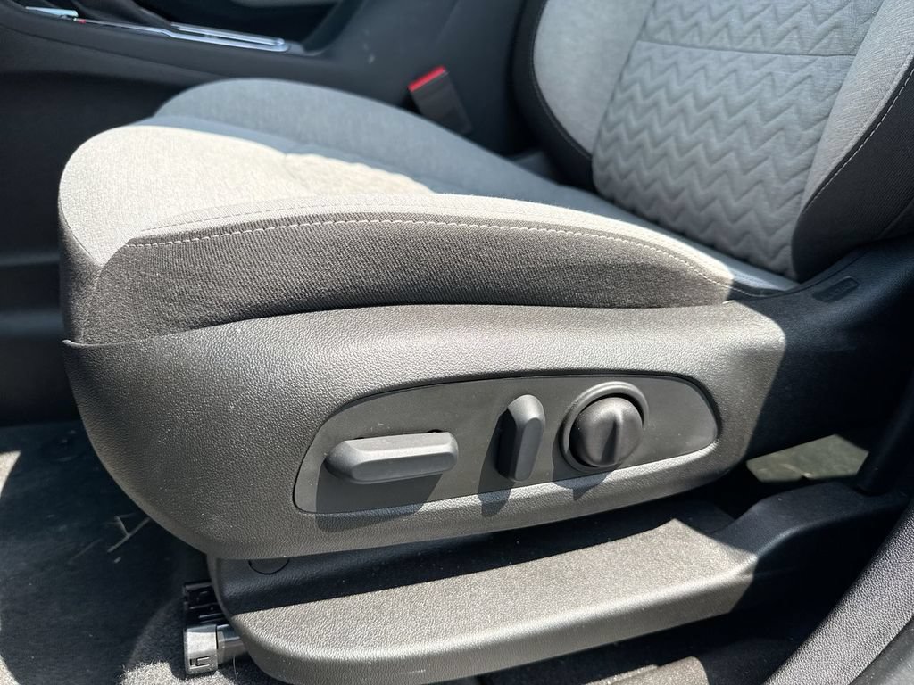 Used 2022 Chevrolet Equinox LT FWD image 12