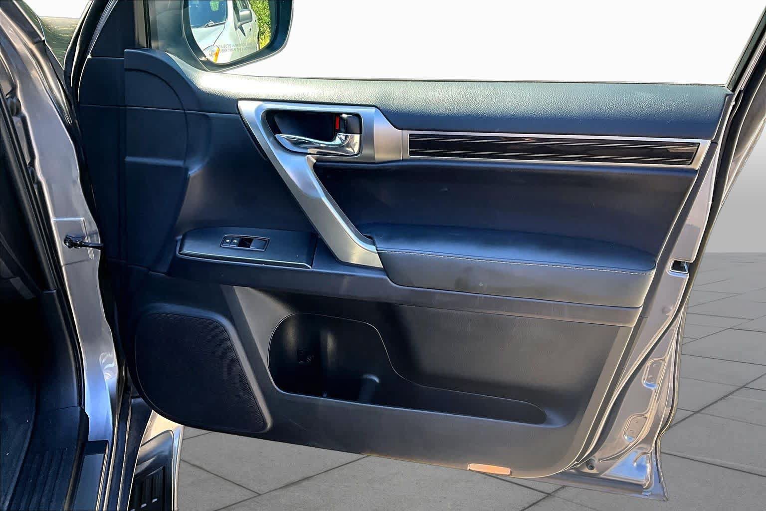 Used 2023 Lexus GX 460 Premium w/ Premium Package AWD/4WD image 22
