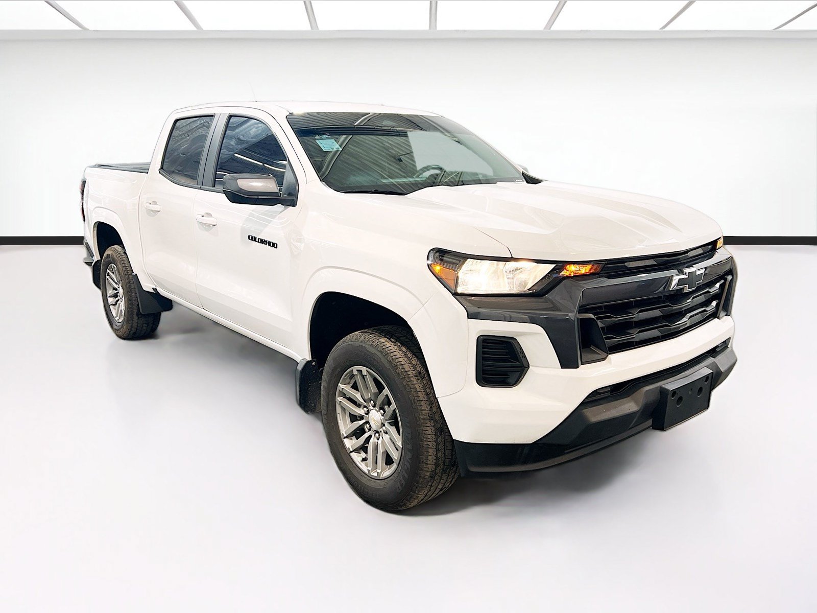 Used 2023 Chevrolet Colorado LT w/ LPO, Pro Essentials Package RWD image 3