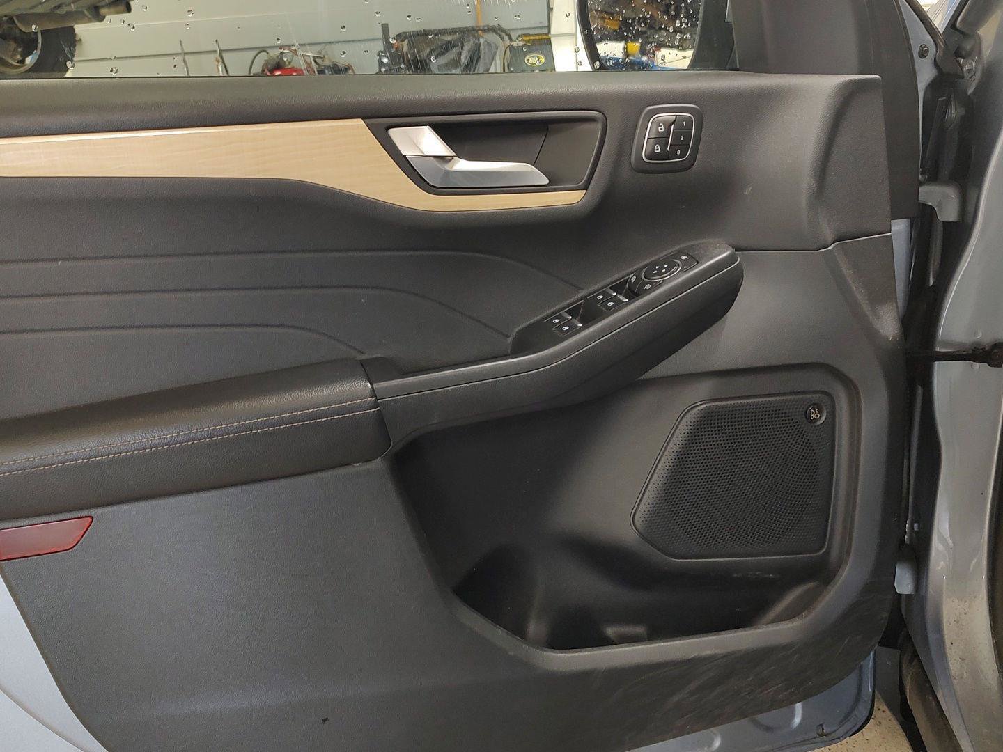 Used 2022 Ford Escape Titanium w/ Titanium Elite Package AWD/4WD image 19