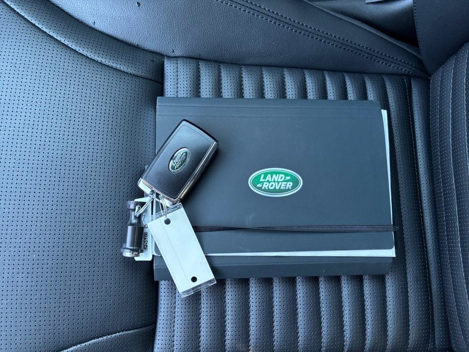 Certified 2025 Land Rover Discovery S AWD/4WD image 35