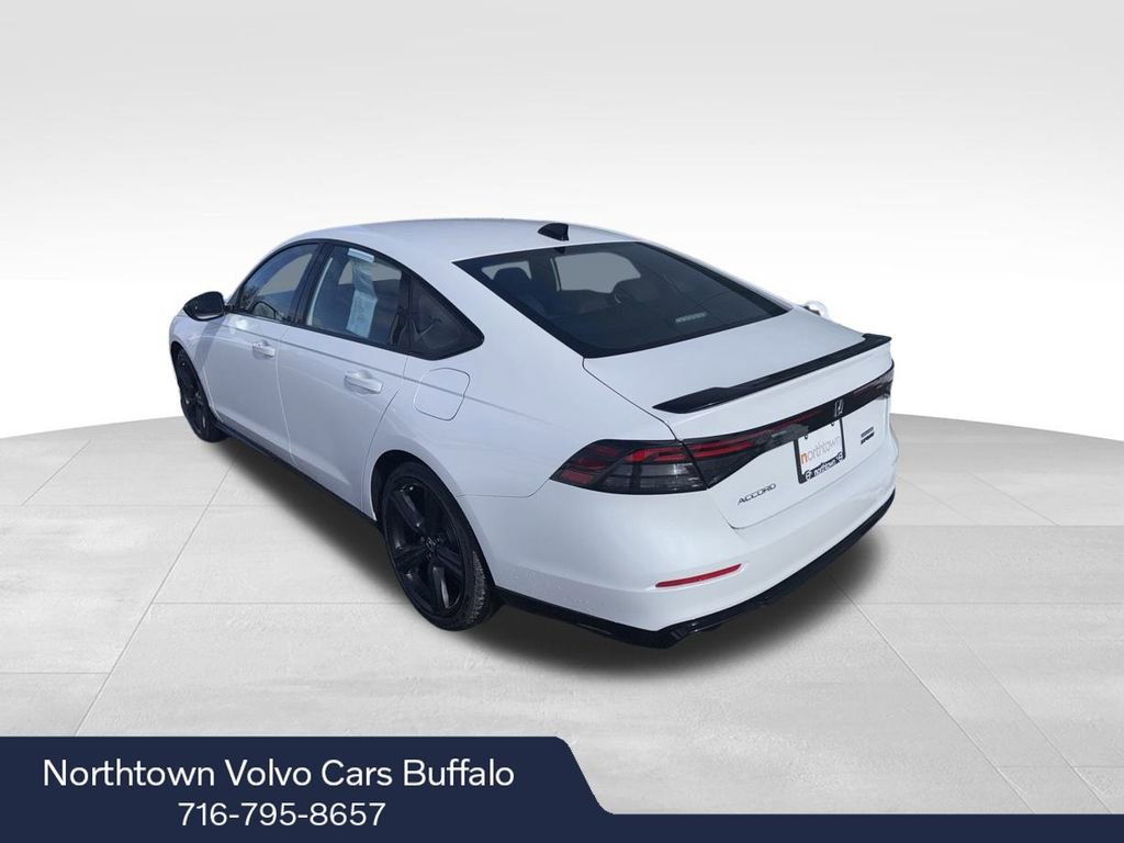 Used 2025 Honda Accord Sport image 3