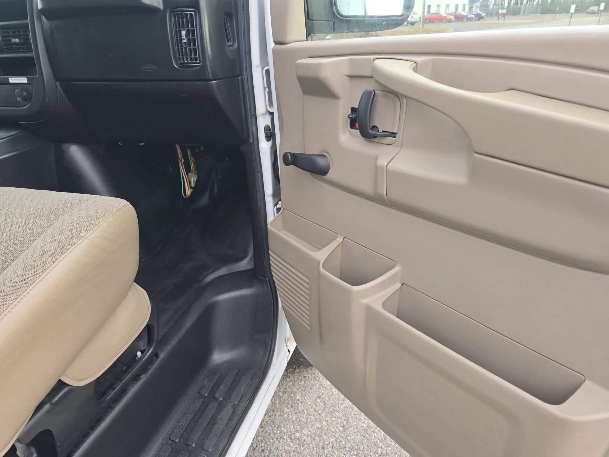 Used 2009 Chevrolet Express 2500 image 23