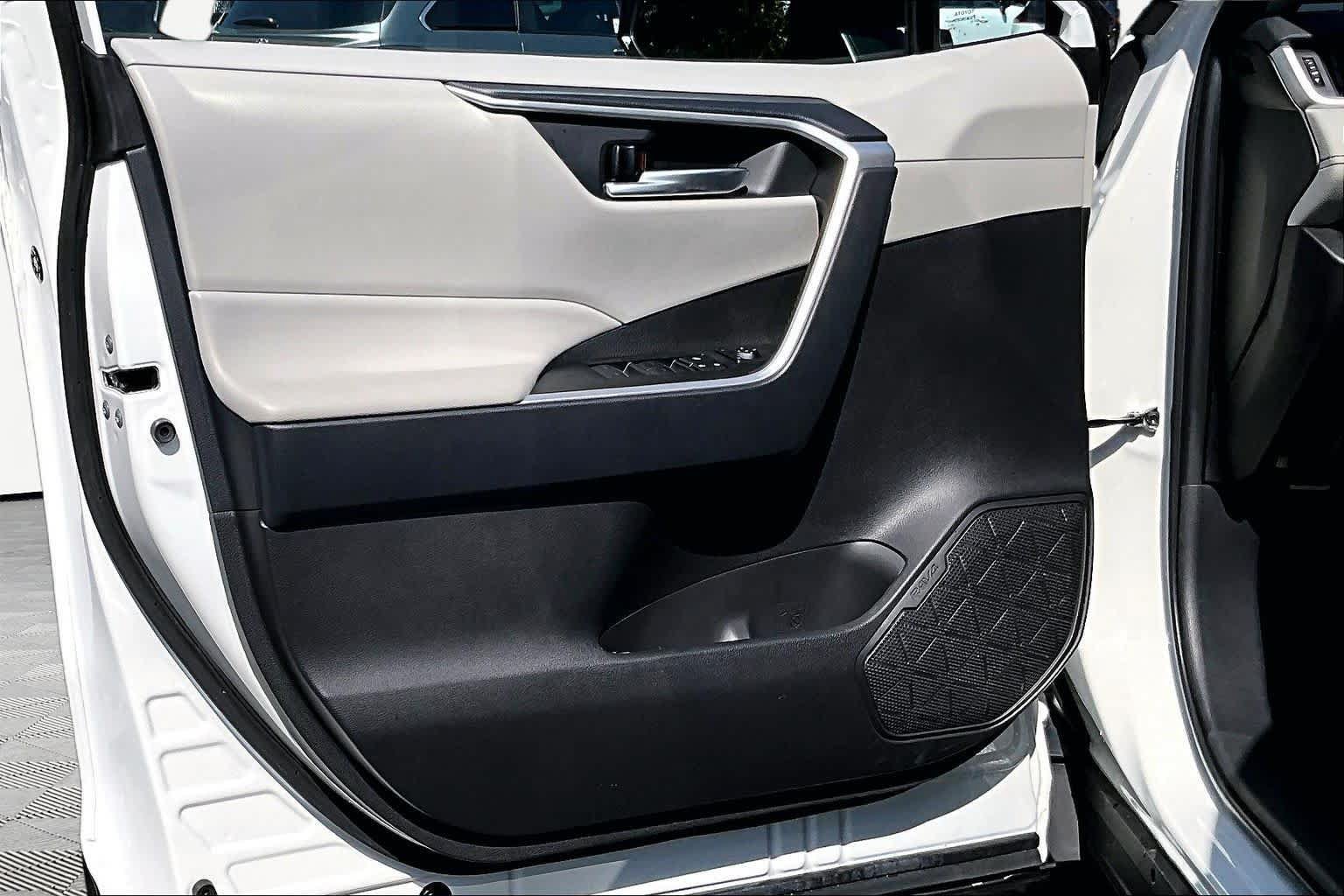 Certified 2024 Toyota RAV4 XLE FWD image 22