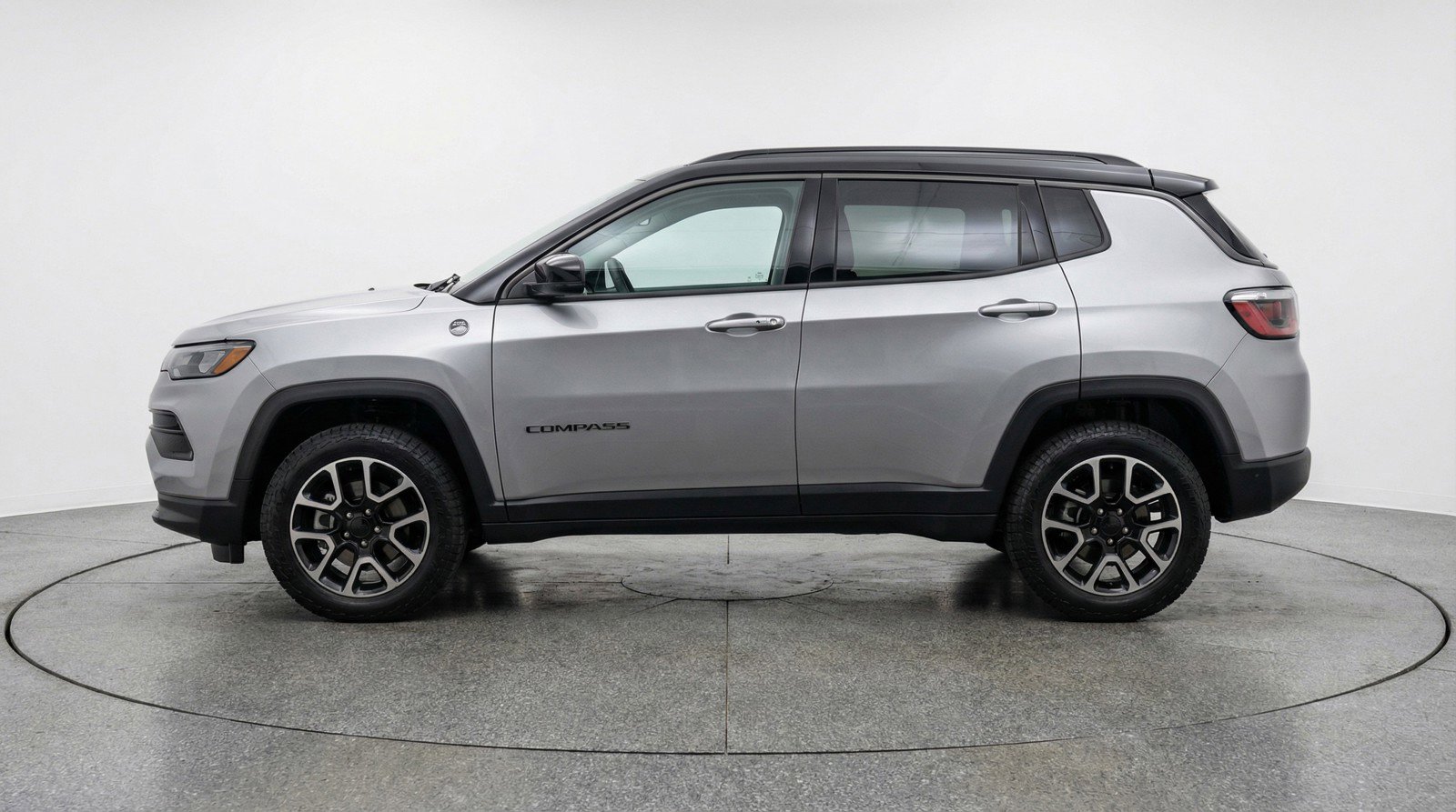 Used 2025 Jeep Compass Trailhawk AWD/4WD image 5