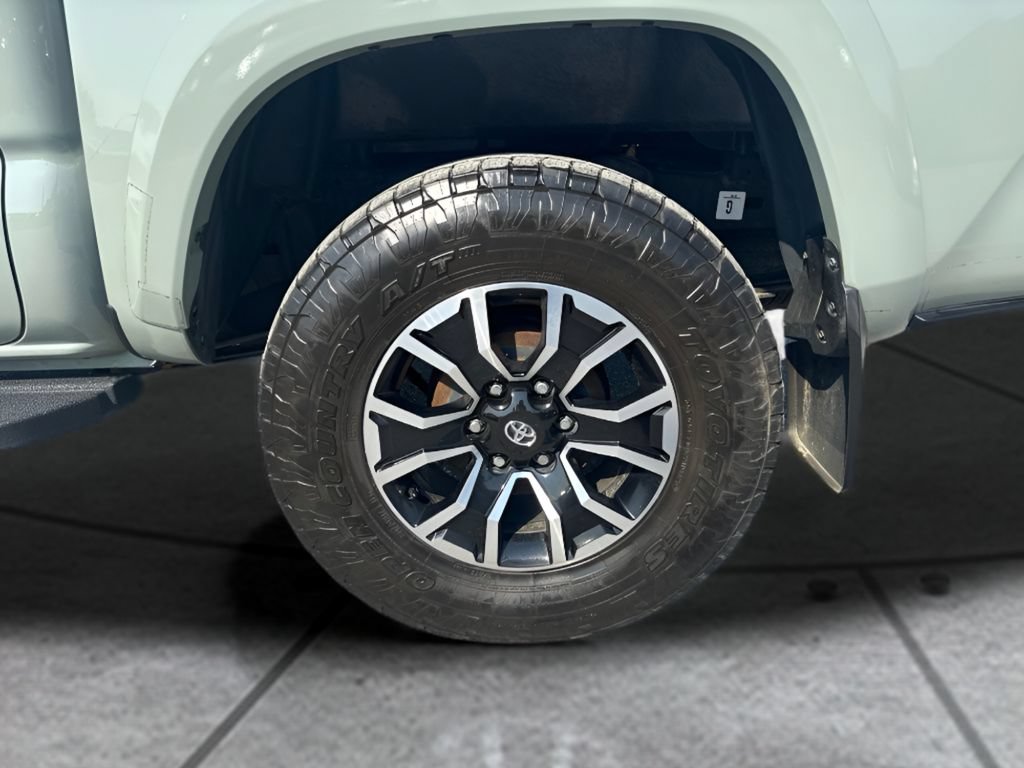 Used 2022 Toyota Tacoma TRD Sport w/ TRD Premium Sport Package AWD/4WD image 25