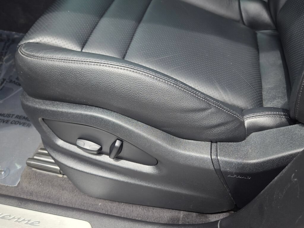 Used 2024 Porsche Cayenne AWD/4WD image 29