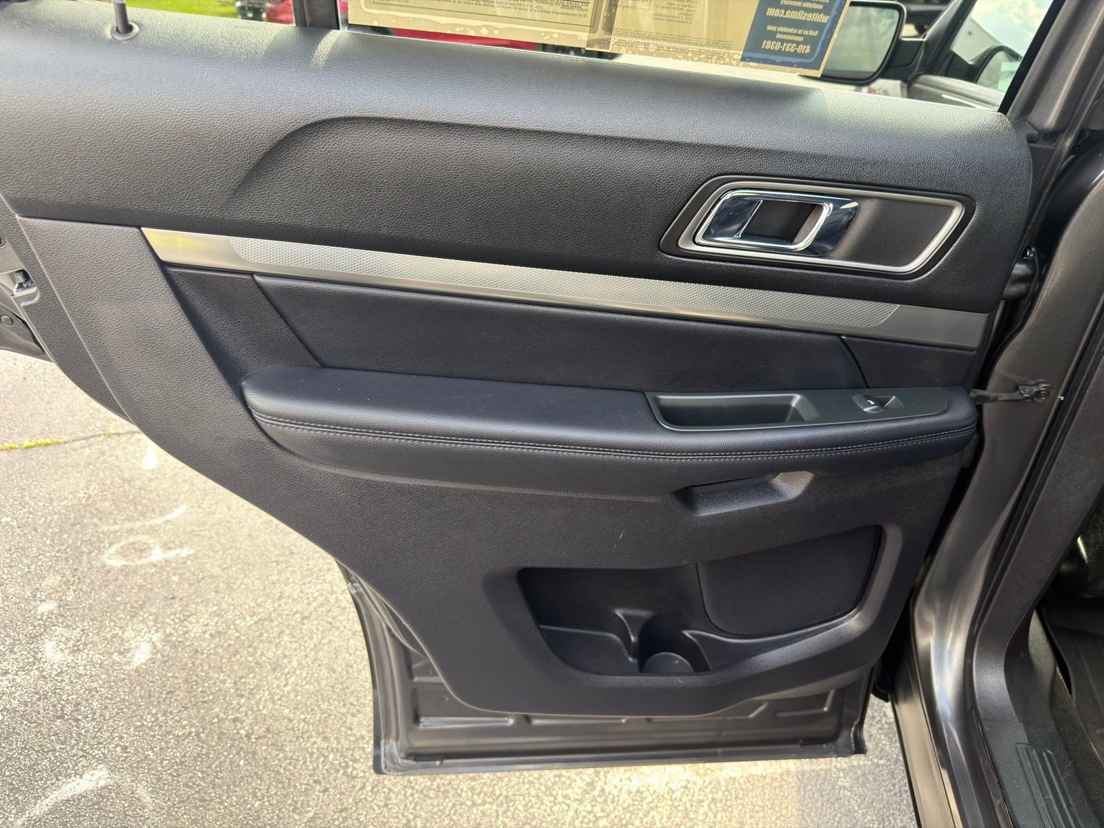 Used 2019 Ford Explorer XLT w/ Equipment Group 202A AWD/4WD image 26