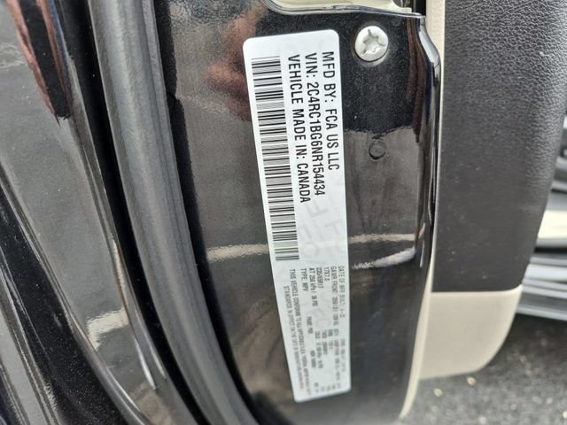 Used 2022 Chrysler Pacifica Touring-L FWD image 32