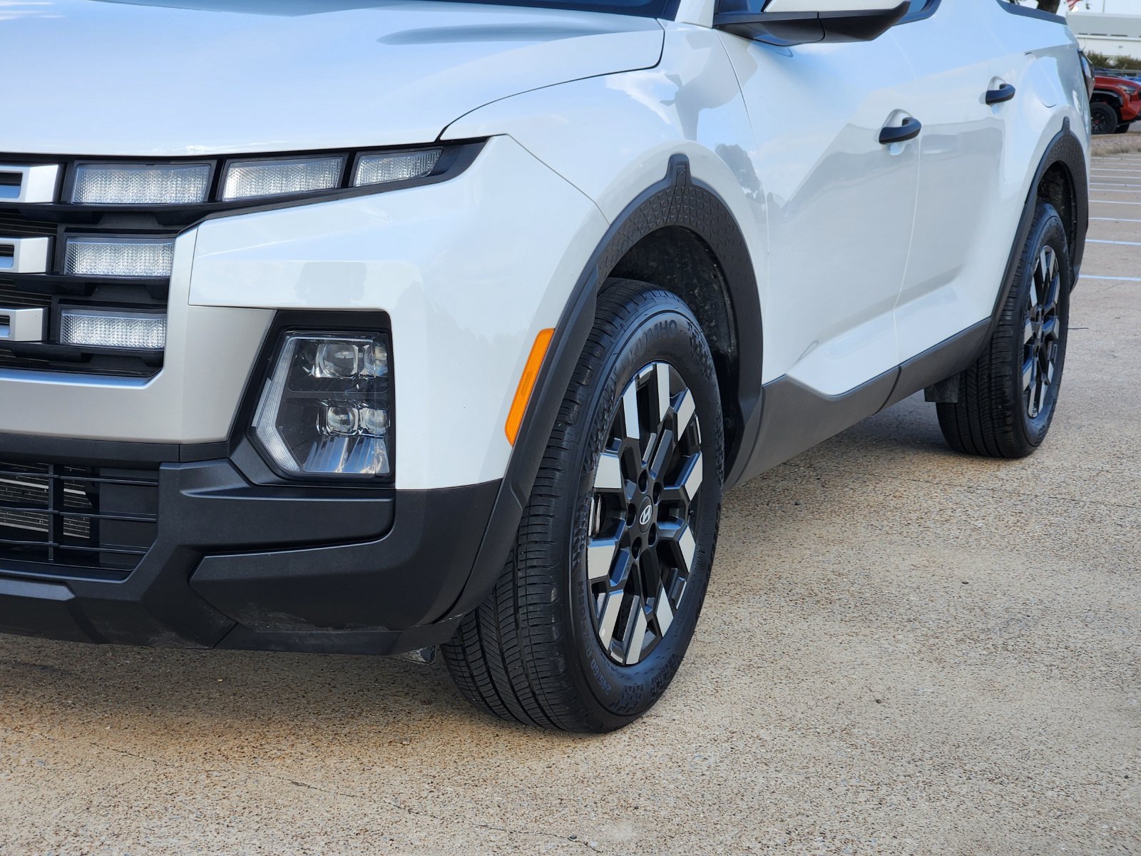 Used 2025 Hyundai Santa Cruz SE AWD/4WD image 9