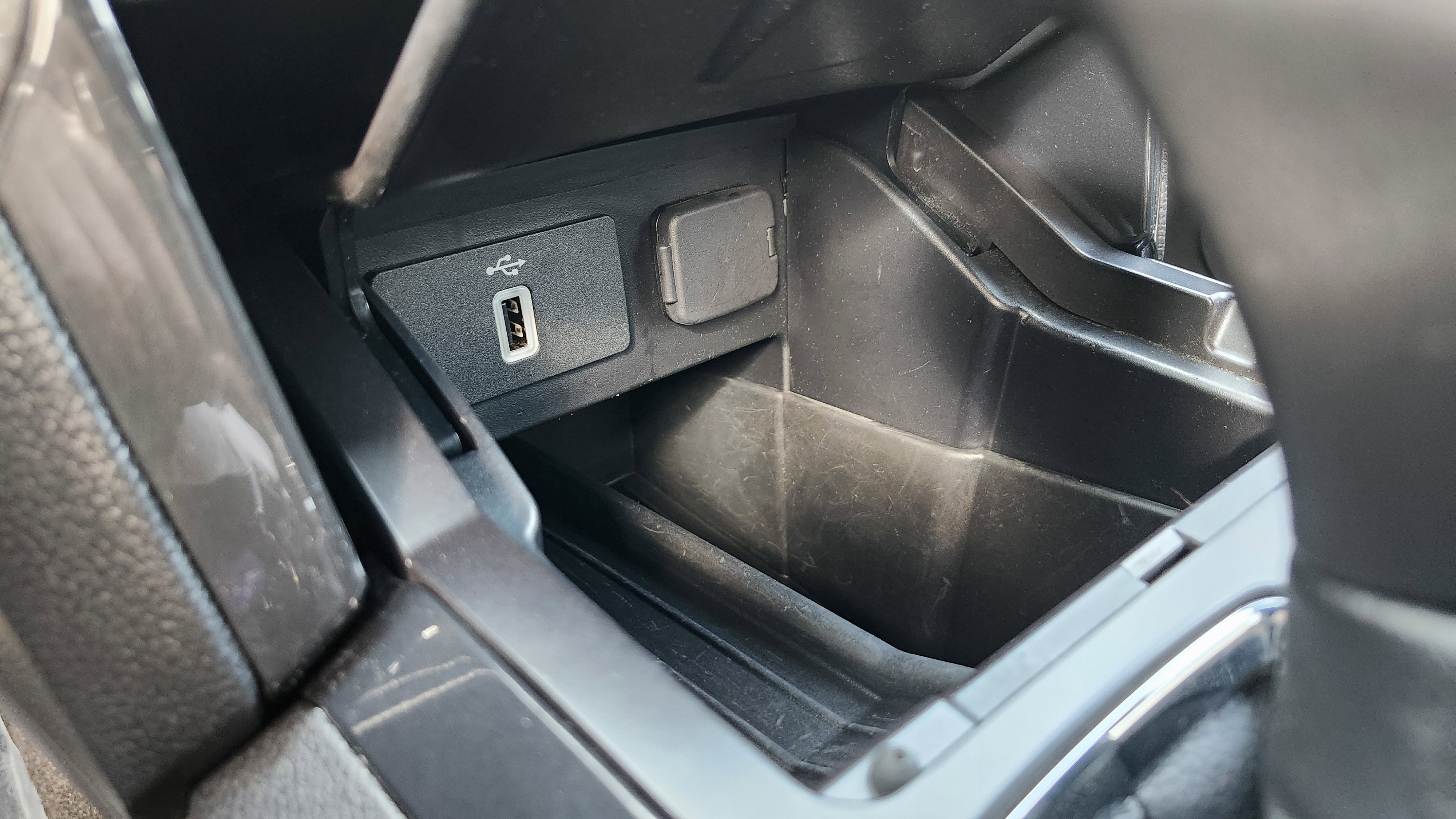 Used 2019 Ford Explorer XLT w/ Equipment Group 202A image 35