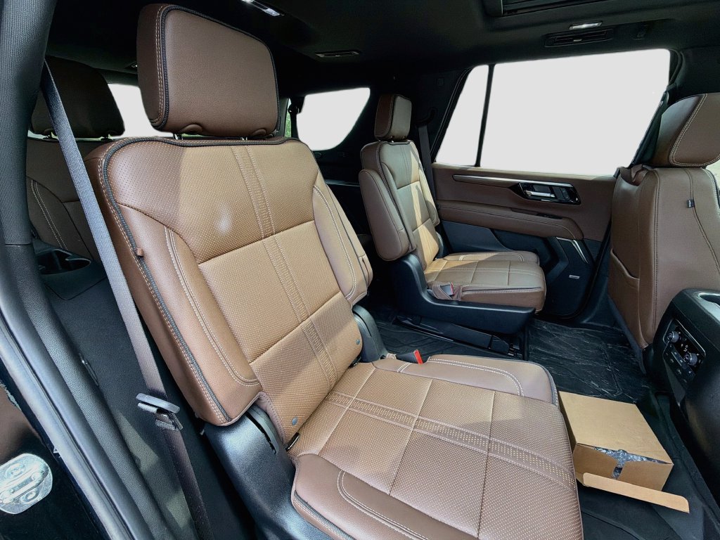 Used 2025 Chevrolet Tahoe High Country AWD/4WD image 32
