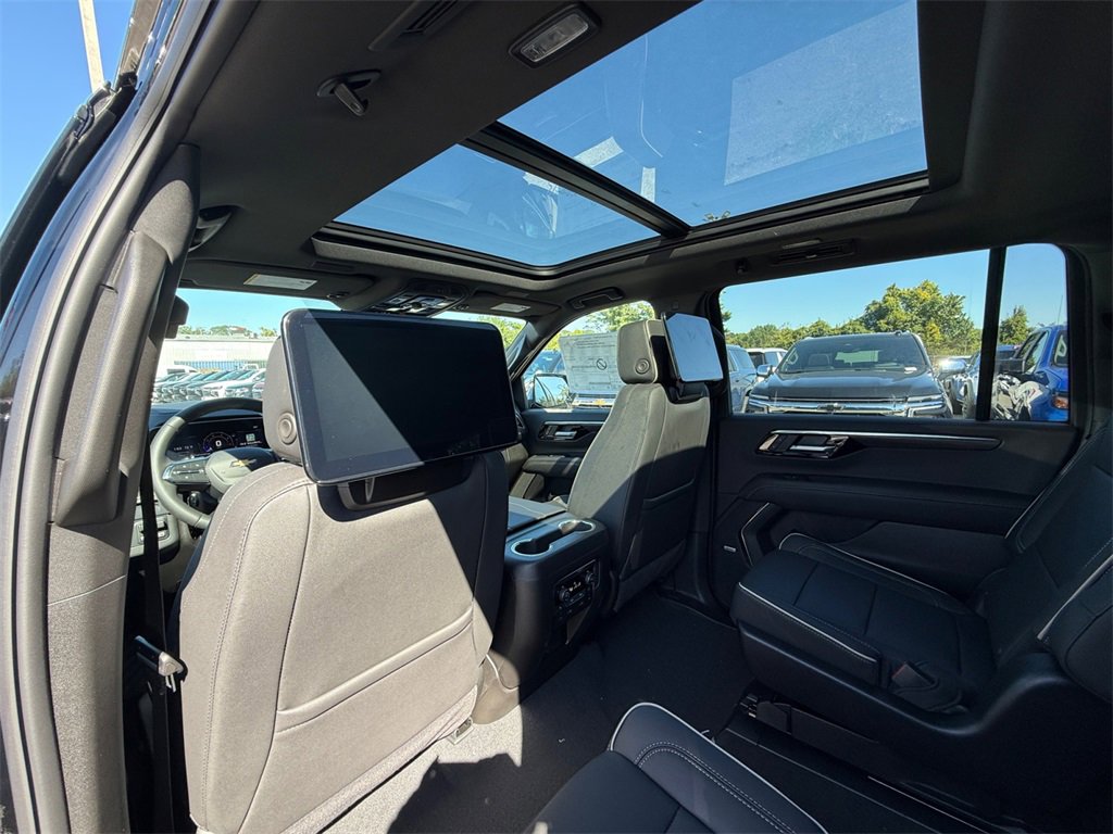 New 2026 Chevrolet Suburban Premier image 24