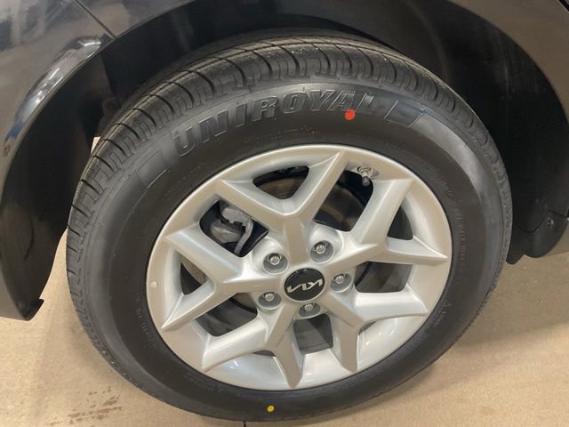 Used 2025 Kia Soul LX w/ LX Technology Package FWD image 7