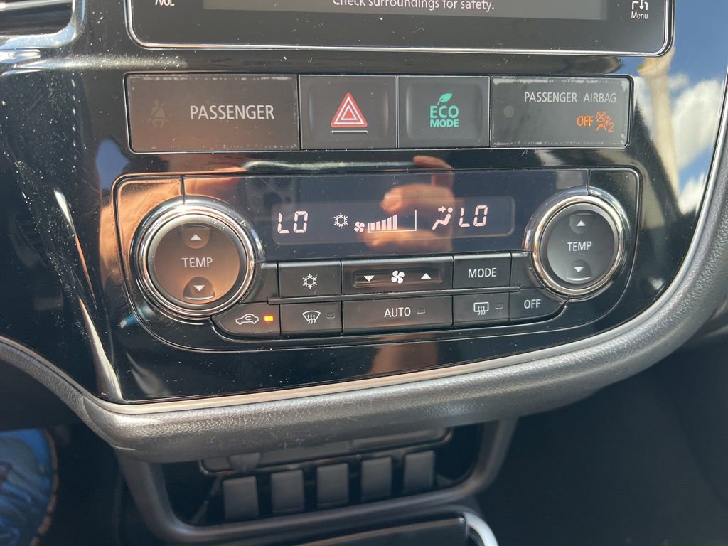 Used 2017 Mitsubishi Outlander SE image 37