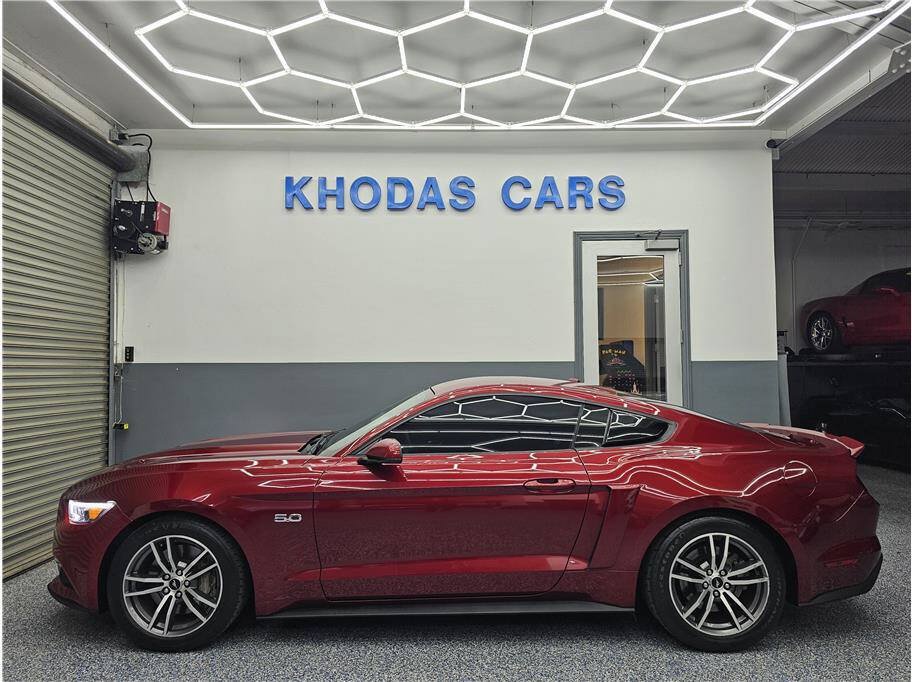 Used 2015 Ford Mustang GT Premium RWD image 1