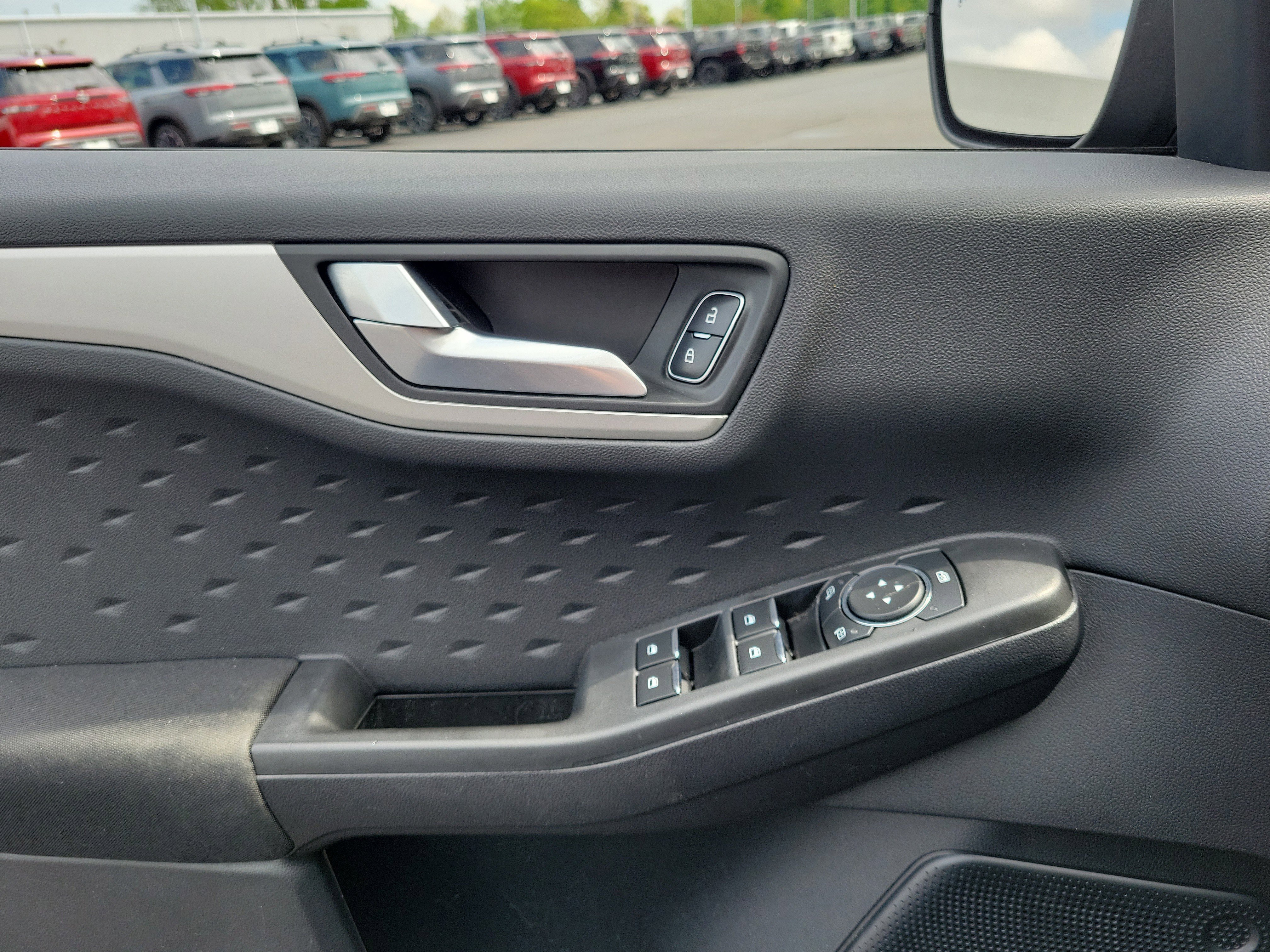 Used 2020 Ford Escape SE FWD image 17