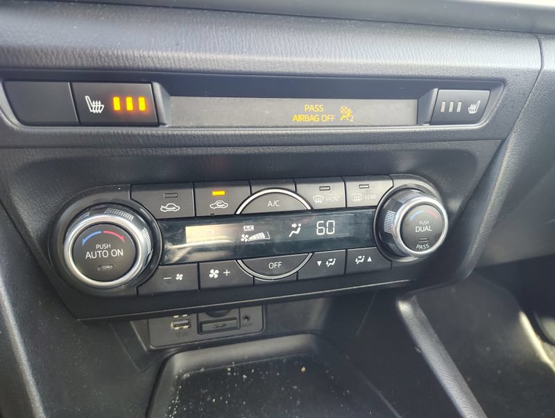 Used 2018 MAZDA MAZDA3 Touring FWD image 16