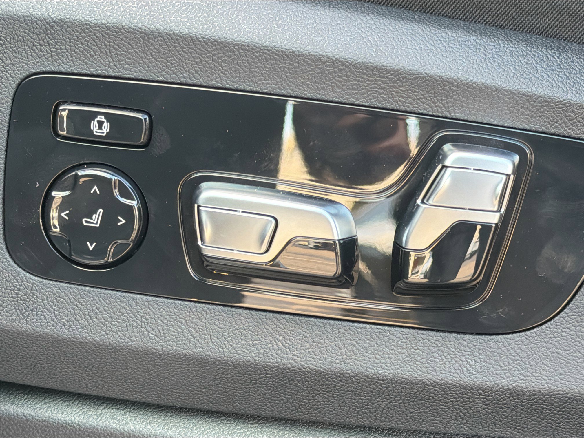 New 2026 BMW X5 xDrive50e w/ Executive Package image 25