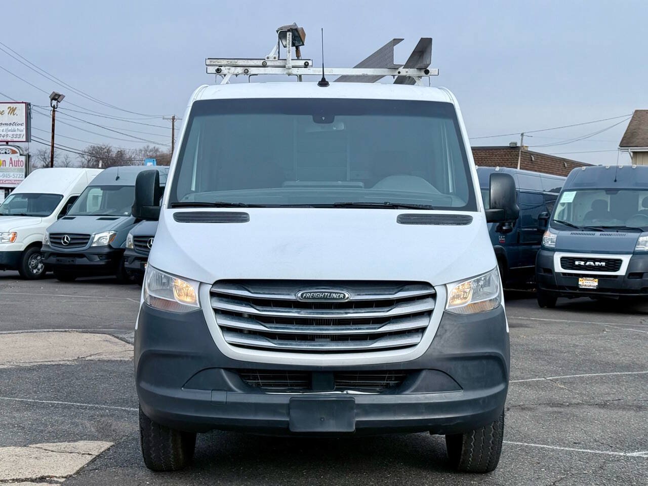 Used 2019 Freightliner Sprinter 2500 RWD image 2