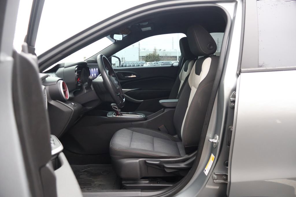 Used 2024 Chevrolet Trax RS image 31