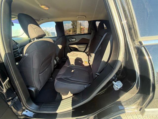 Used 2017 Jeep Cherokee Latitude image 13