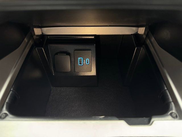 Used 2022 Ford Explorer XLT image 18