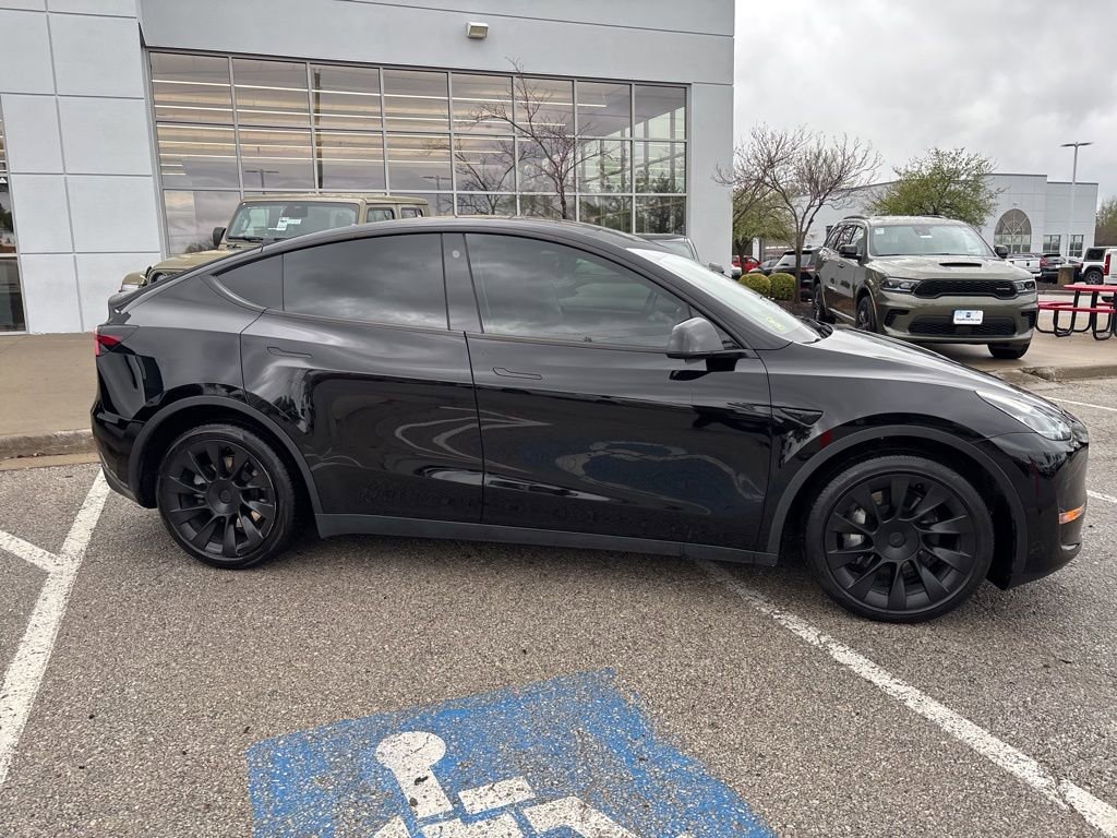 Used 2023 Tesla Model Y Long Range image 32