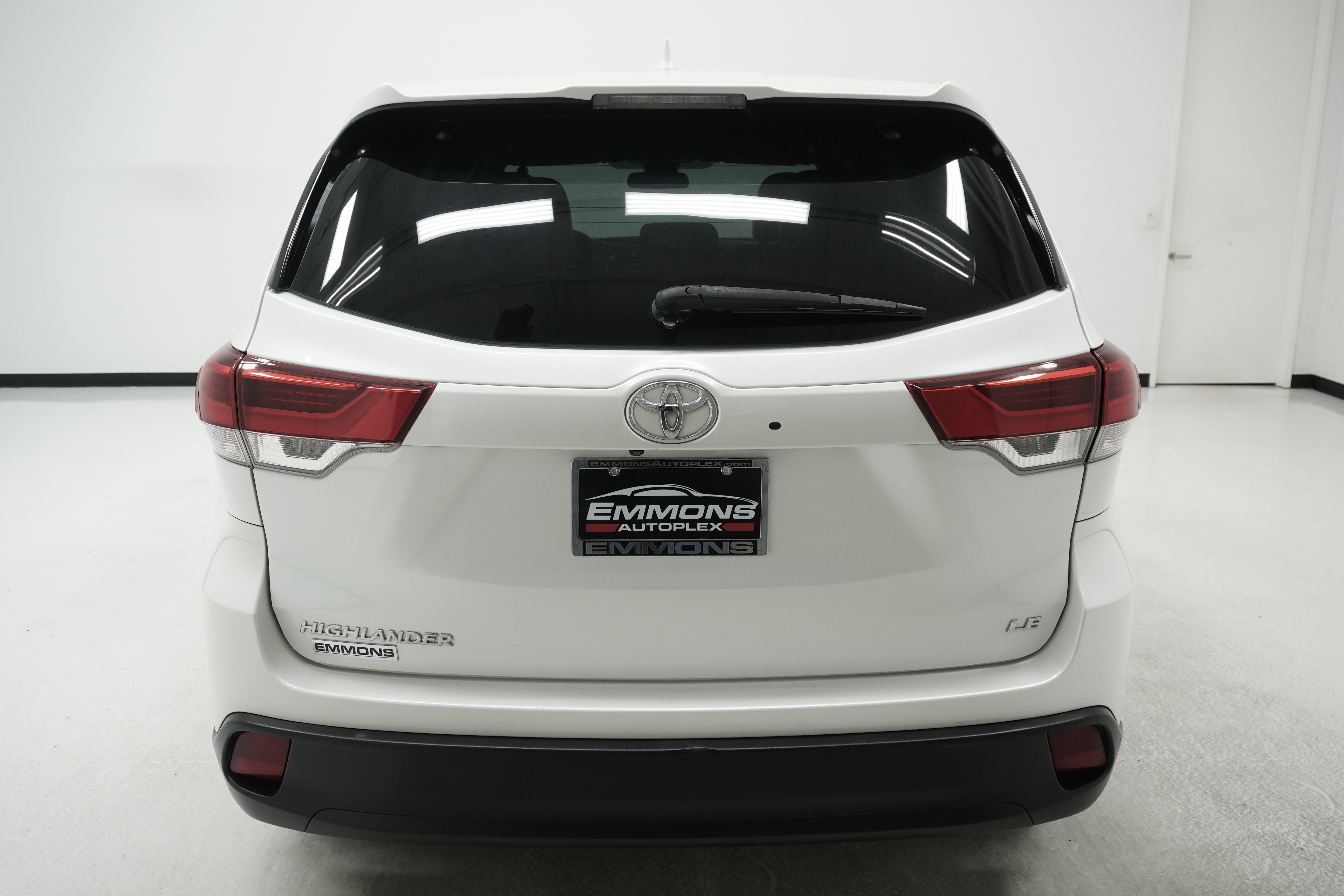 Used 2018 Toyota Highlander Plus FWD image 5