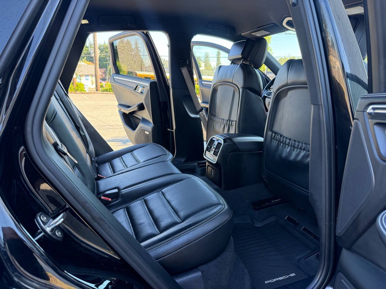 Used 2022 Porsche Macan GTS AWD/4WD image 22