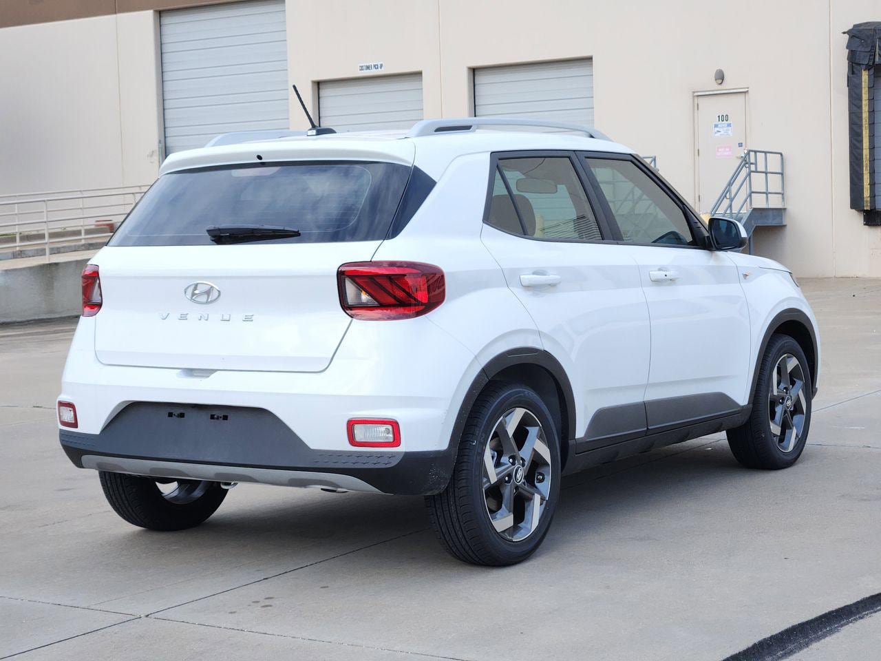 New 2026 Hyundai Venue SEL FWD image 4