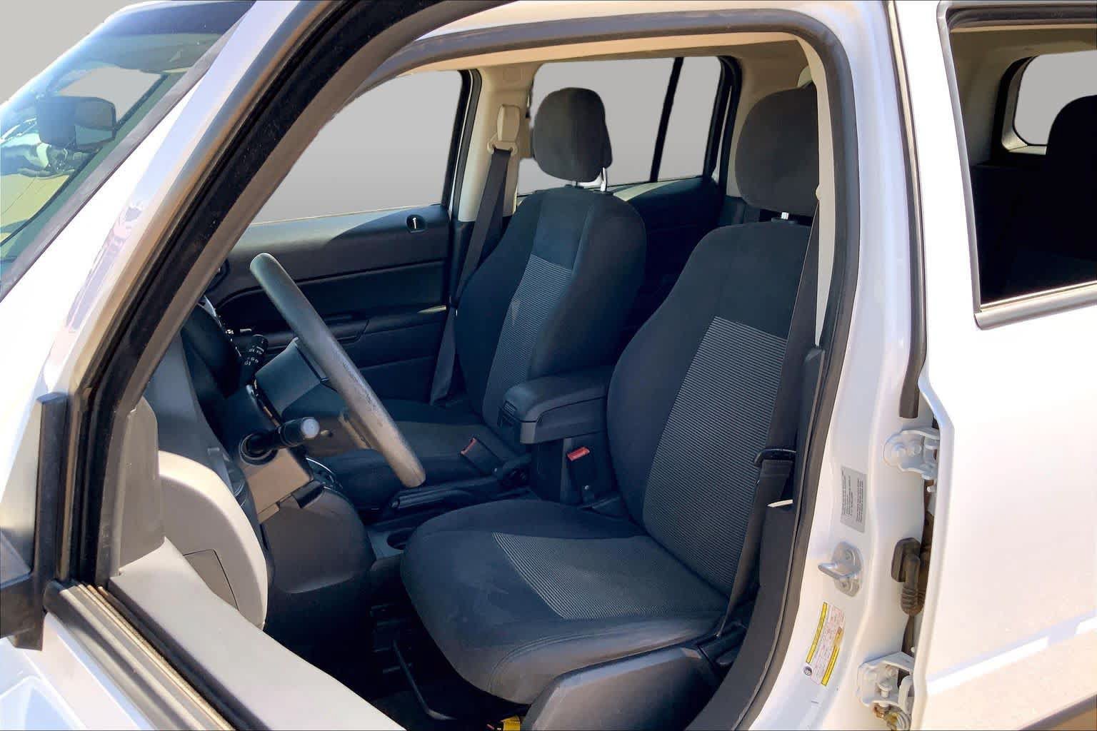 Used 2016 Jeep Patriot Sport w/ Power Value Group FWD image 8