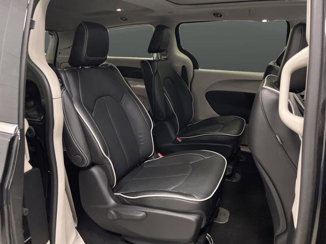 Used 2023 Chrysler Pacifica Limited image 32