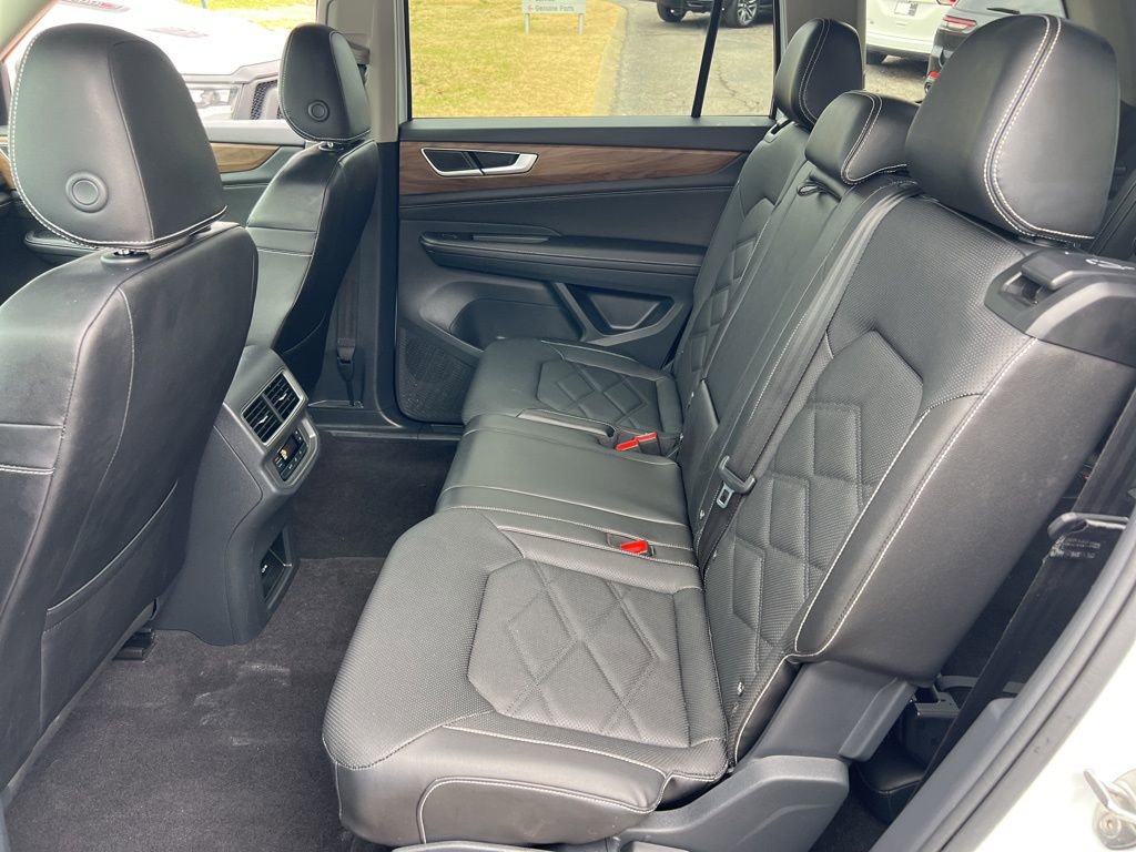 Used 2024 Volkswagen Atlas SE image 25