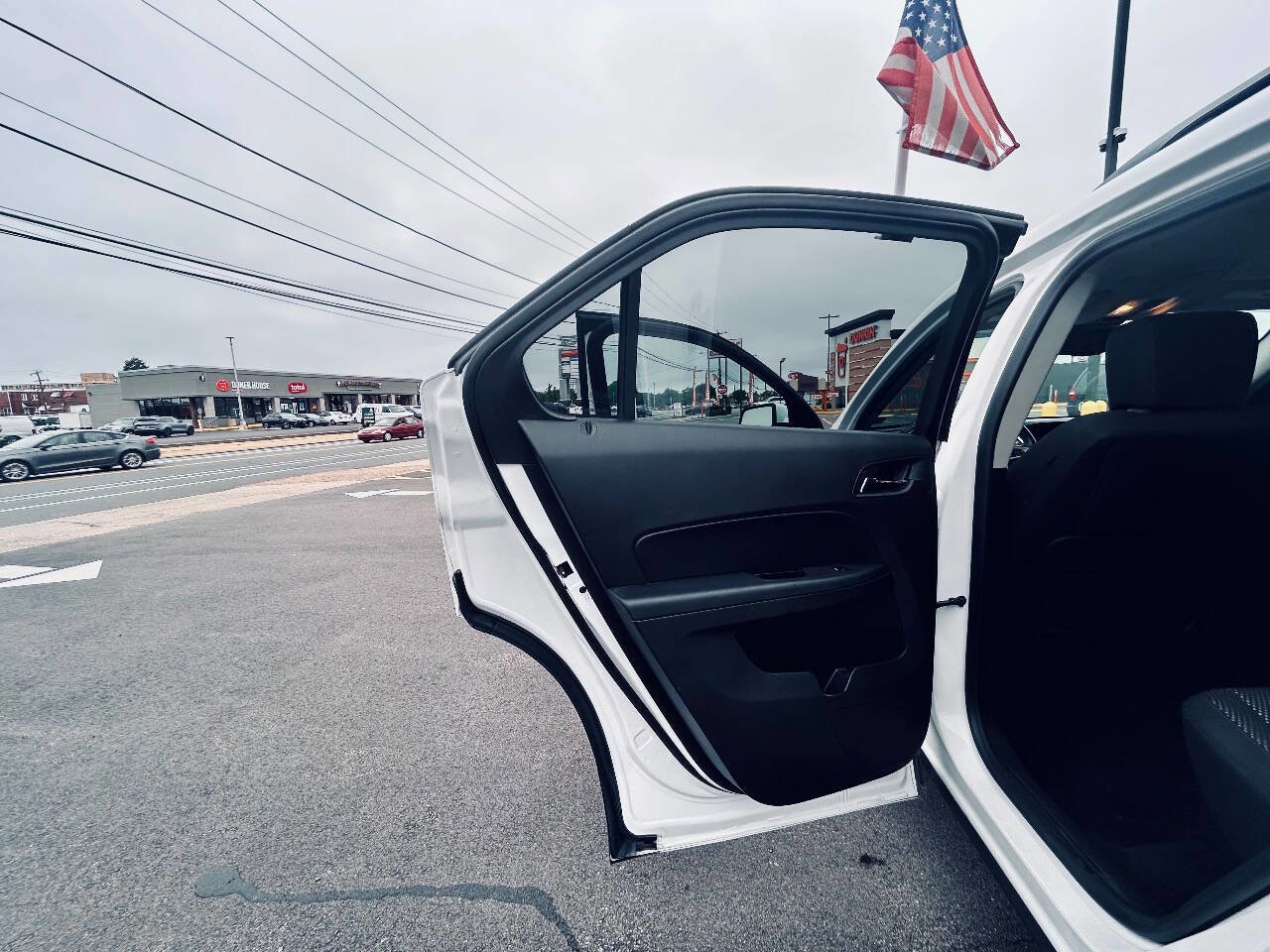 Used 2017 Chevrolet Equinox LT w/ Convenience Package image 27