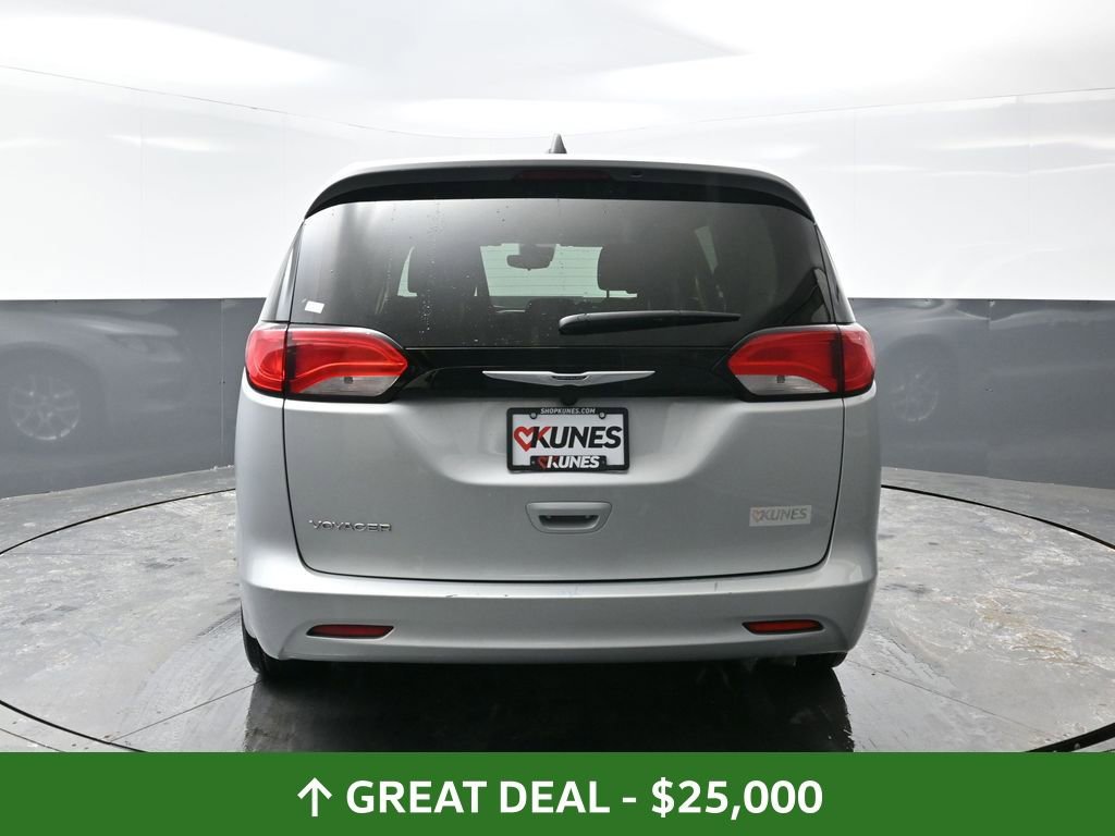 Used 2024 Chrysler Voyager LX image 13