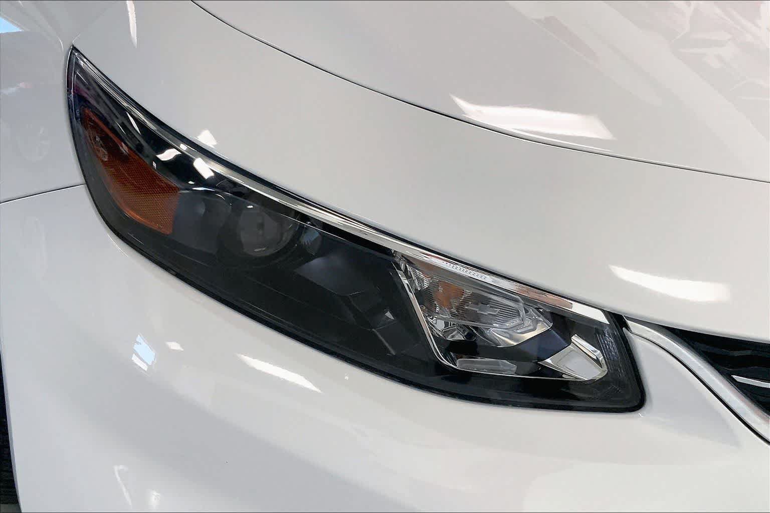 Used 2017 Chevrolet Malibu LT FWD image 29