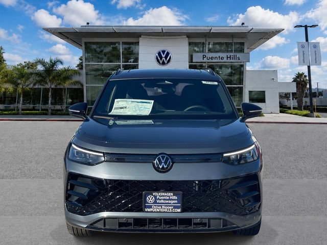 New 2026 Volkswagen Tiguan SE R-Line FWD image 2